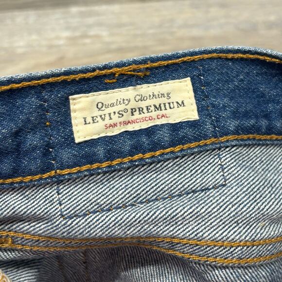 Levis Shorts‎ Premium 501 Blue Womens 31 Button Fly Distressed Denim Jean Jorts - Picture 3 of 12